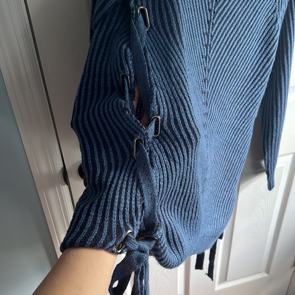 Sweater - Picture 2 of 5